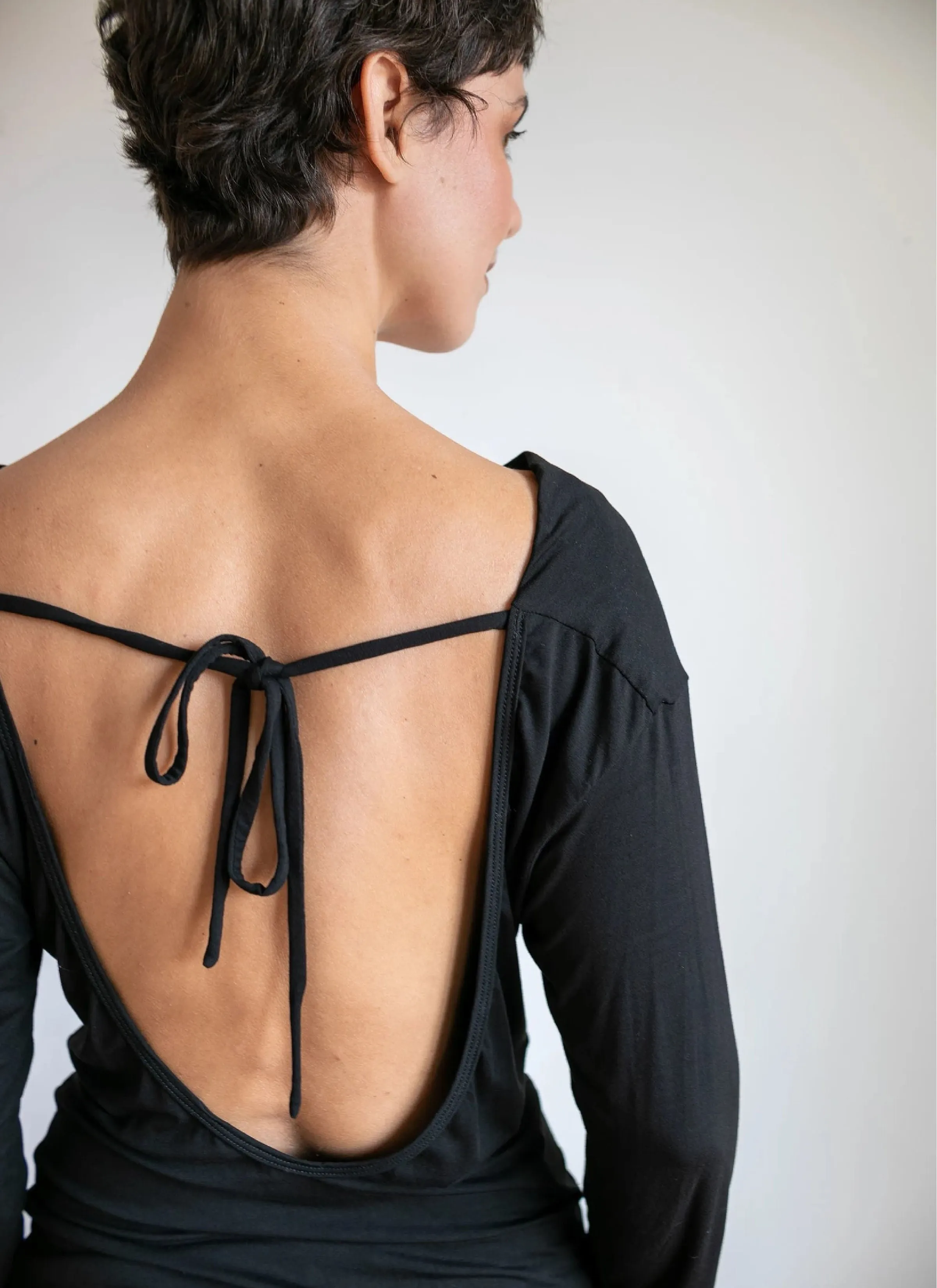 Leslie Backless Long Sleeve Shirt in Black