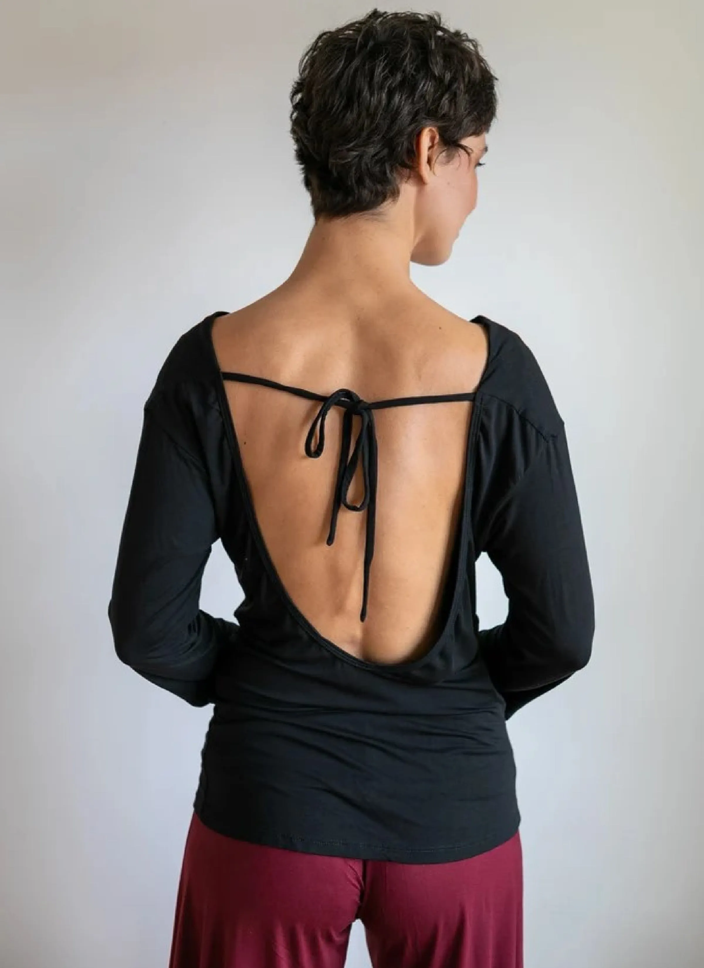 Leslie Backless Long Sleeve Shirt in Black