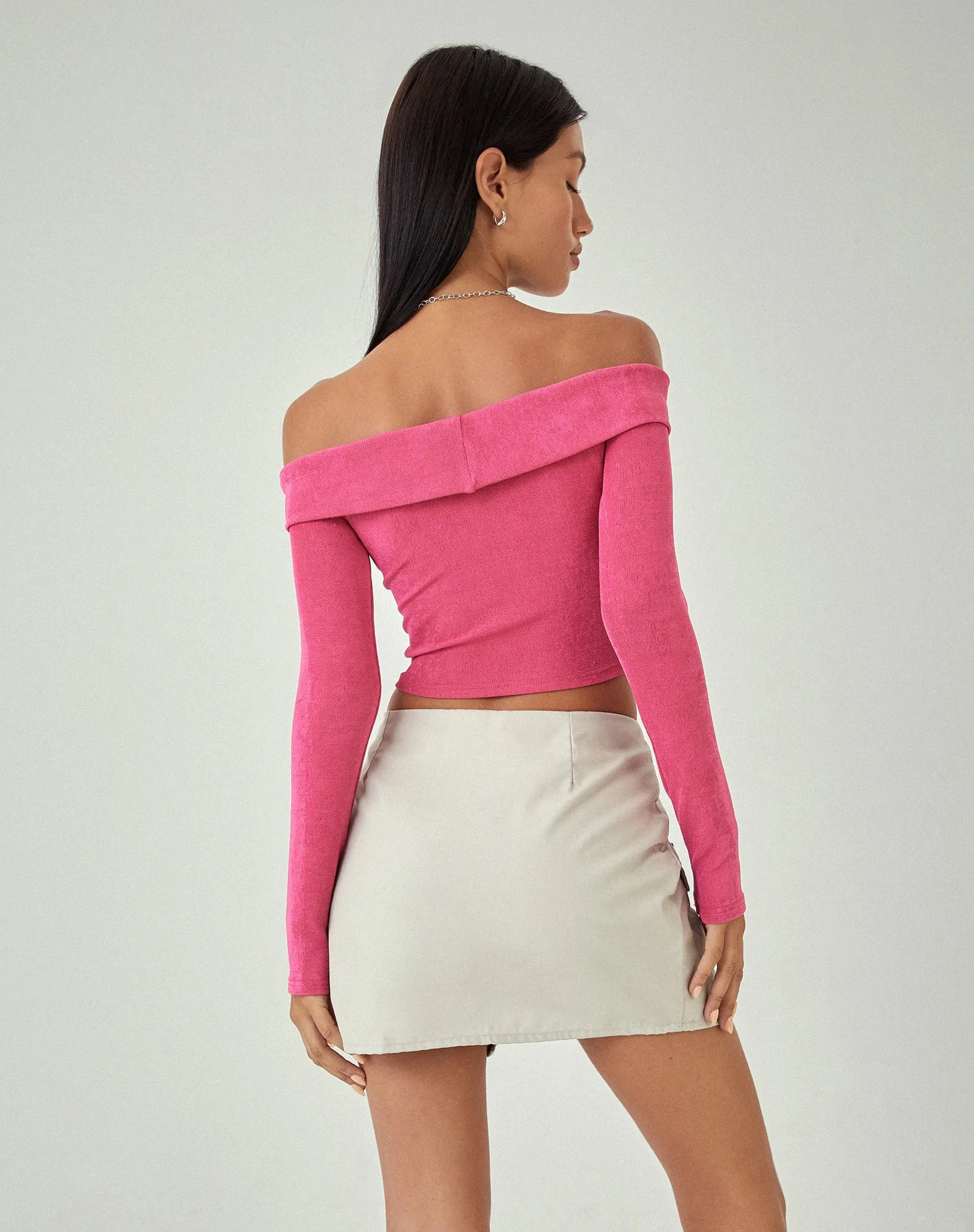 MOTEL X JACQUIE Nasari Bardot Crop Top in Magenta