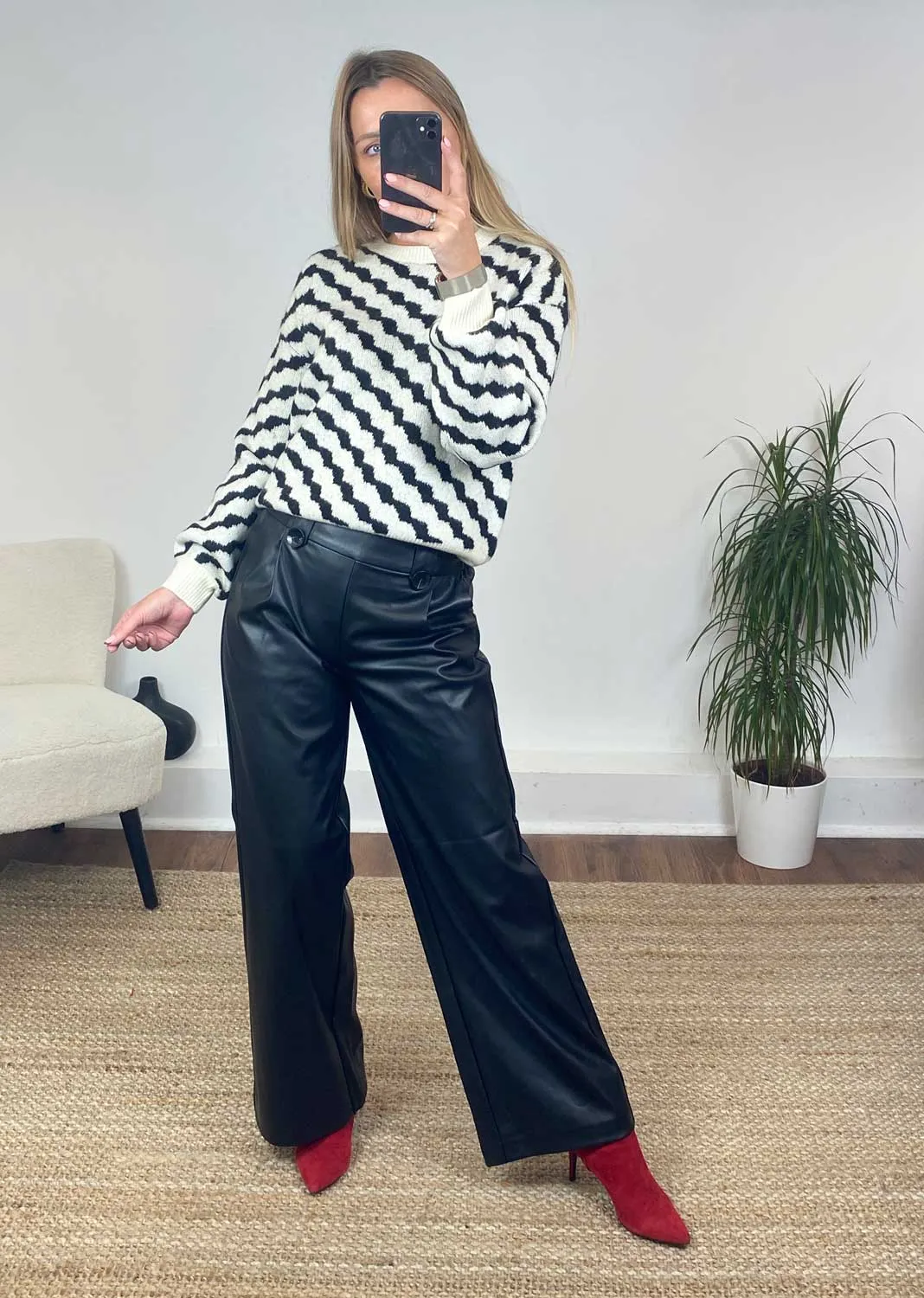 Nina Faux Leather Pants in Black