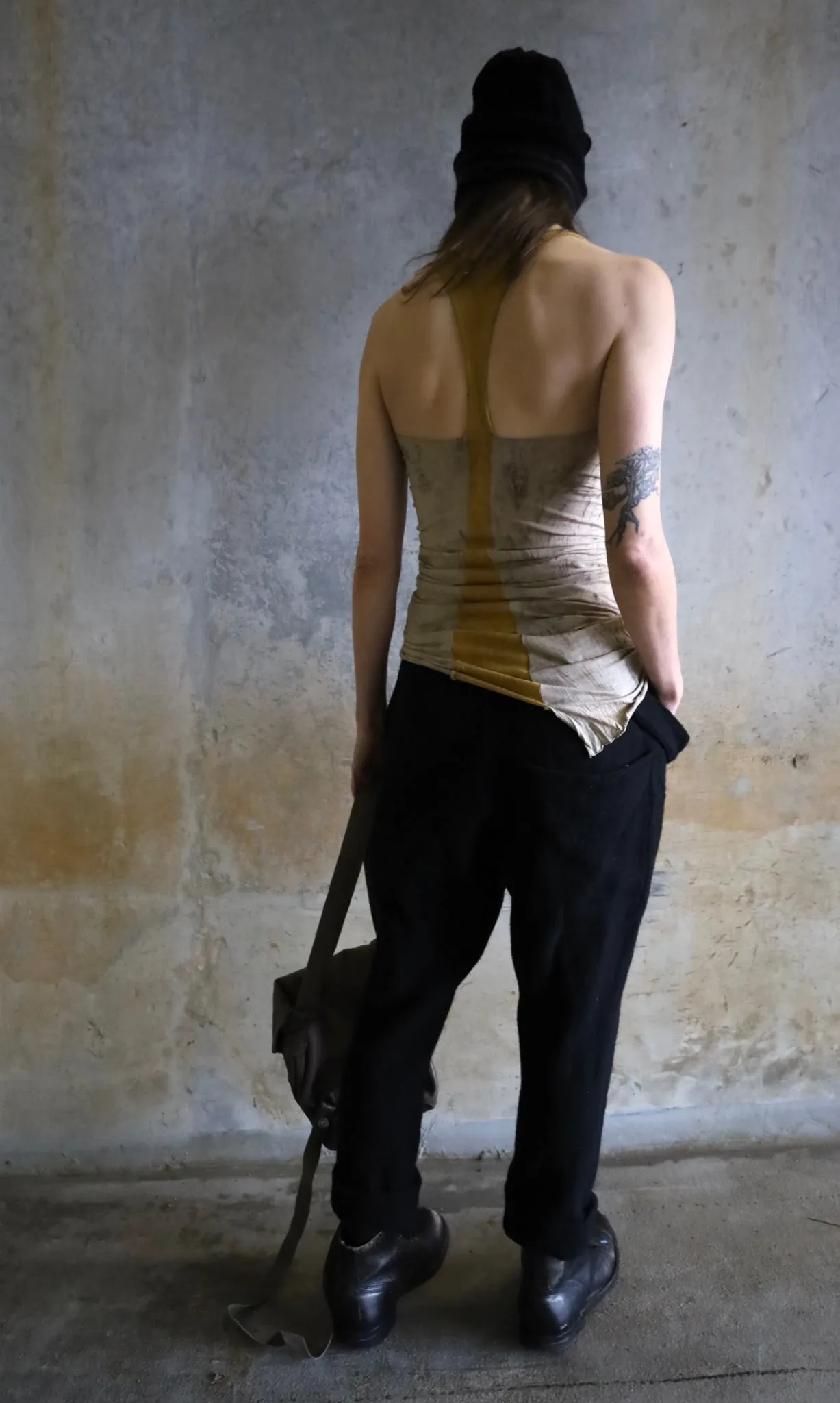 SINGLET WITH CONTRAST RACERBACK